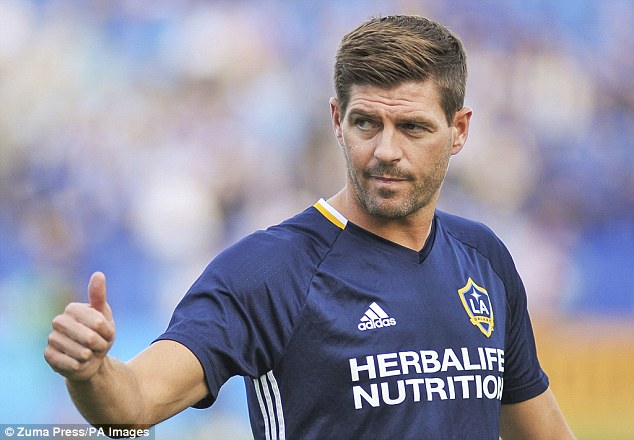 
Gerrard trong m&agrave;u &aacute;o LA Galaxy
