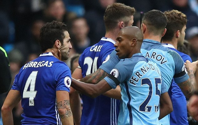 Aguero và Fernandinho bị treo giò tổng cộng 7 trận