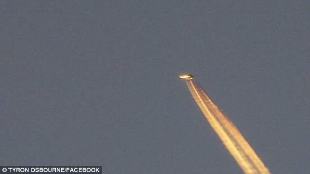 Ông Emmins cho biết UFO lơ lửng trên bầu trời nhiều giờ trước khi bay đi. Ảnh: Facebook
