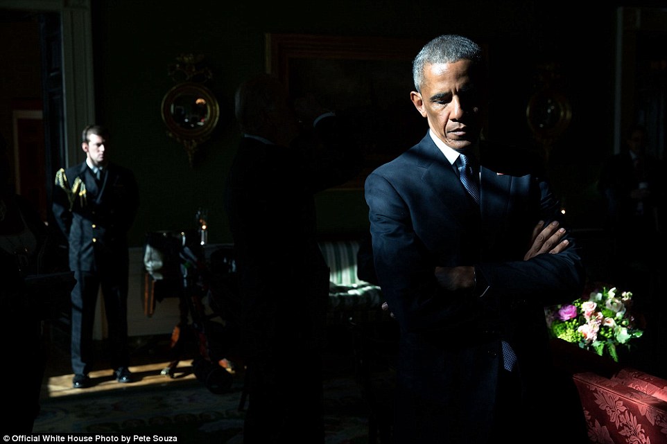 Ông Obama được giới thiệu bởi Mark Barden, người có con trai bị giết chết trong vụ xả súng ở trường tiểu học Sandy Hook năm 2012. Sau này ông Obama đã gọi đây là ngày tồi tệ nhất trong suốt nhiệm kỳ Tổng thống của ông.