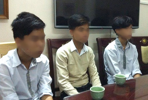 Yêu cầu hủy quyết định đình chỉ học 3 học sinh tiểu bậy