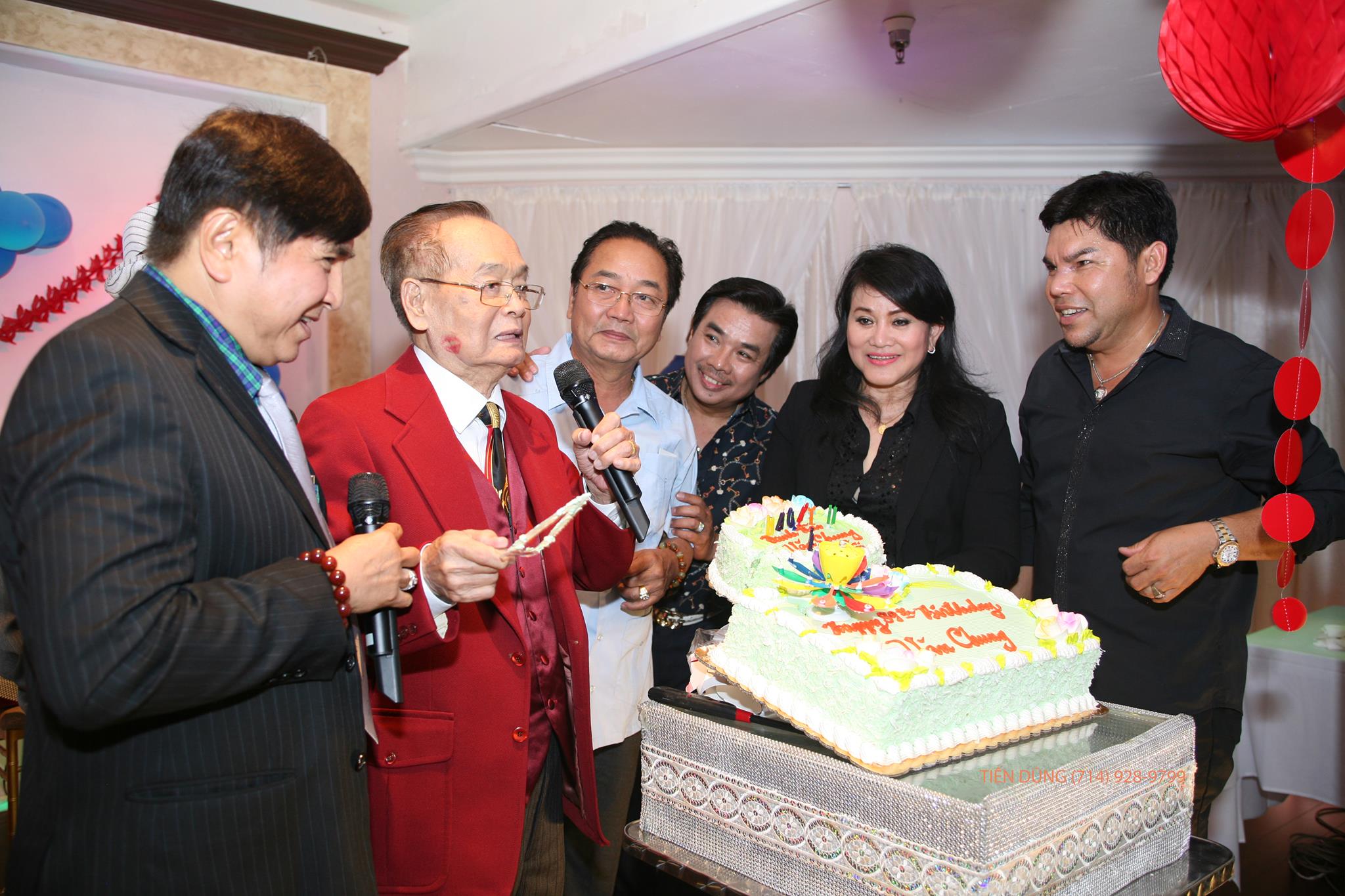 NS Ch&iacute; T&acirc;m, Nguyễn Sanh, Philip Nam, Cẩm Thu, Tuấn Ch&acirc;u ch&uacute;c mừng sinh nhật NS Văn Chung 89 tuổi