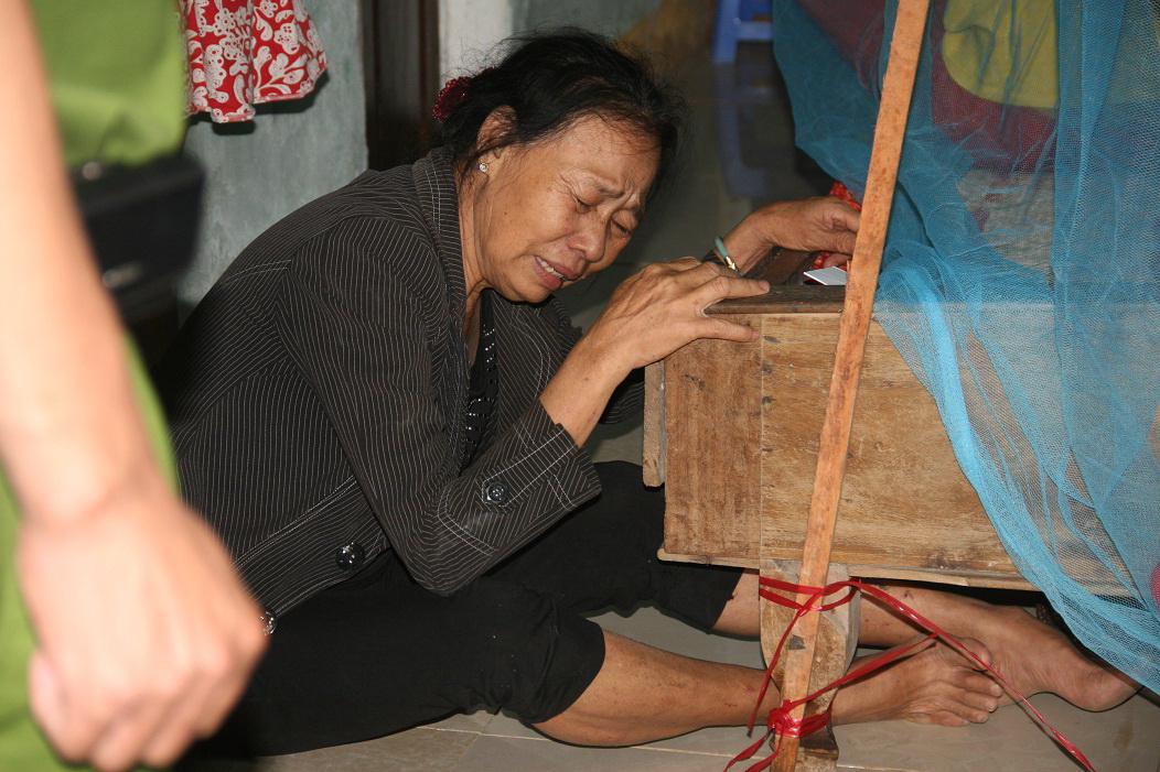 Trước khi ngạt khí, các phu vàng đã cho nổ mìn