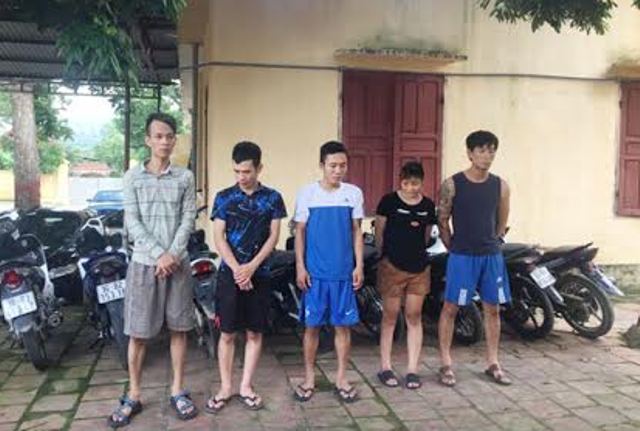 Cùng "người tình" vào quán, dùng vam phá khóa 19 xe máy