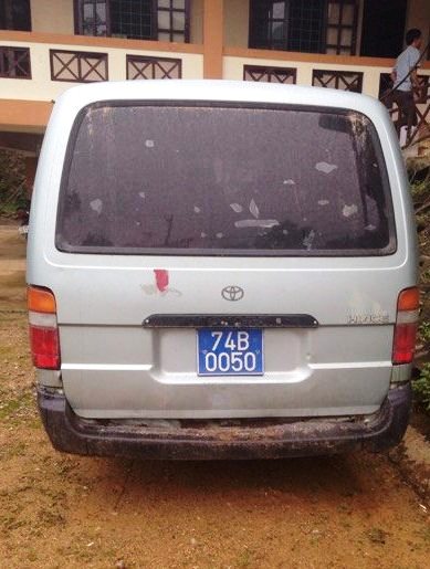 Dùng xe biển xanh để vận chuyển gỗ lậu