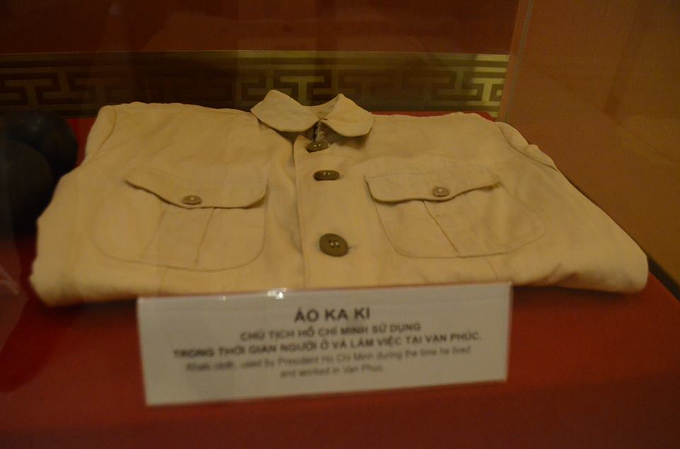 Áo kaki Bác Hồ mặc