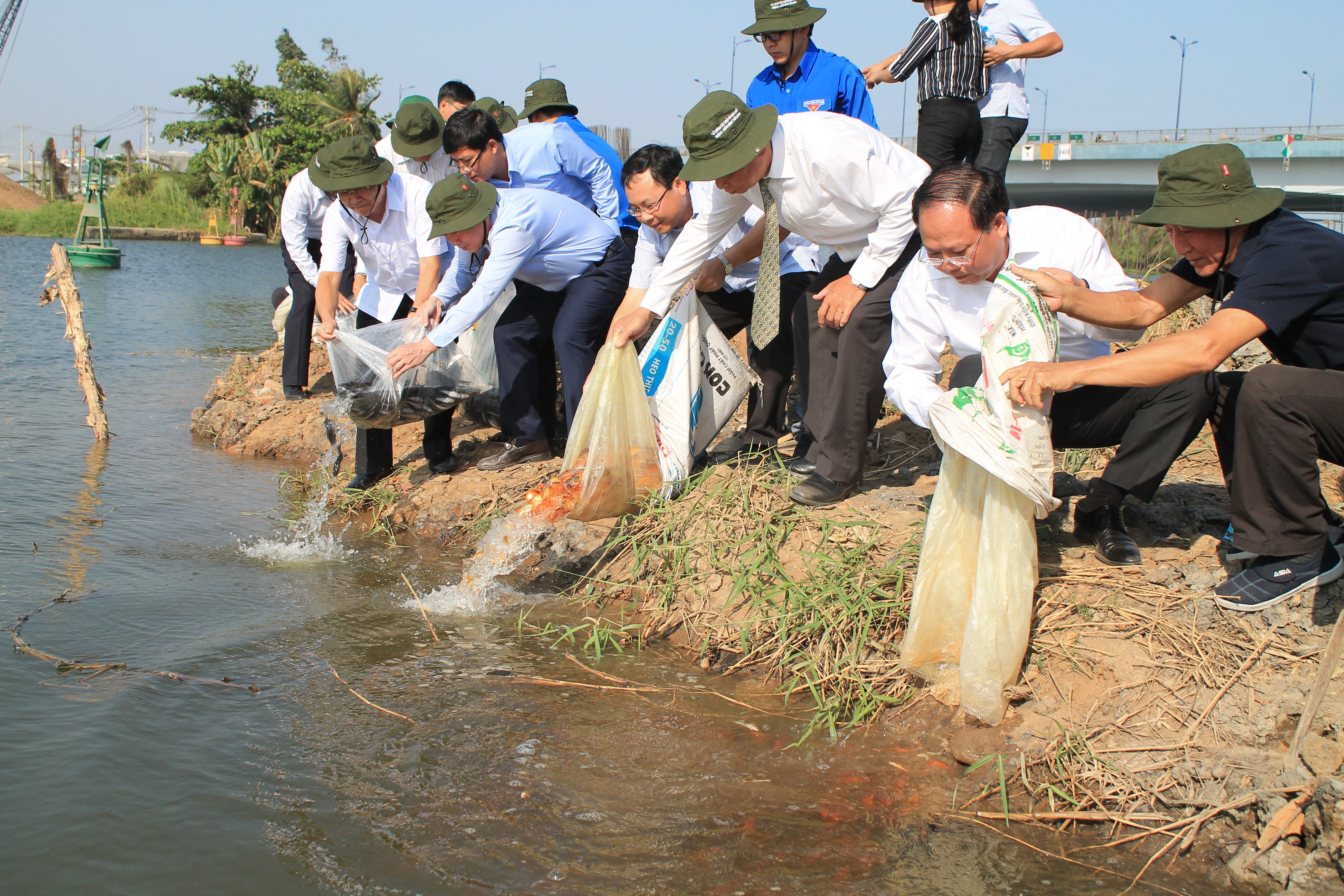 Lãnh đạo TP HCM trồng cây nhớ ơn Bác Hồ