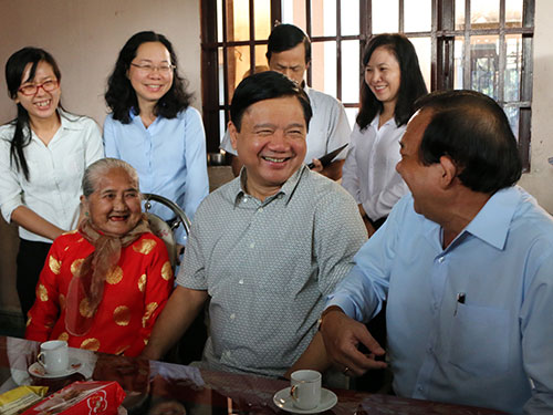 Cần lắm những lãnh đạo sâu sát dân