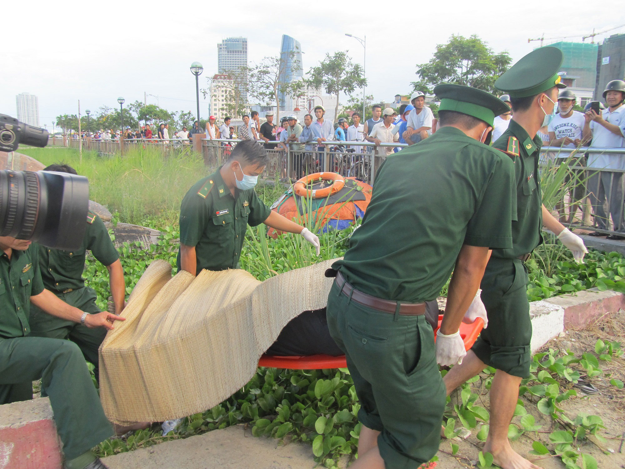 VỤ CHÌM TÀU TRÊN SÔNG HÀN: Phó mặc tàu “chui”