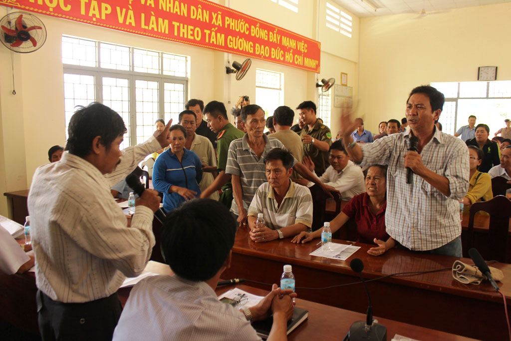 Tạm dừng dự án “trộm” mộ dân