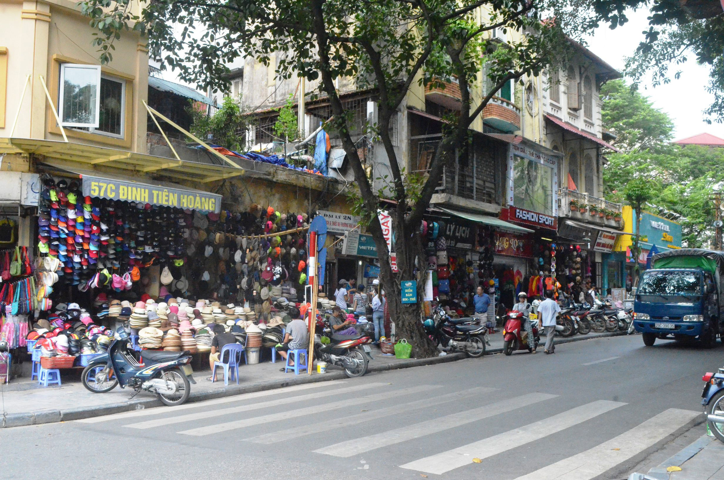 Than khổ vì phố đi bộ hồ Gươm