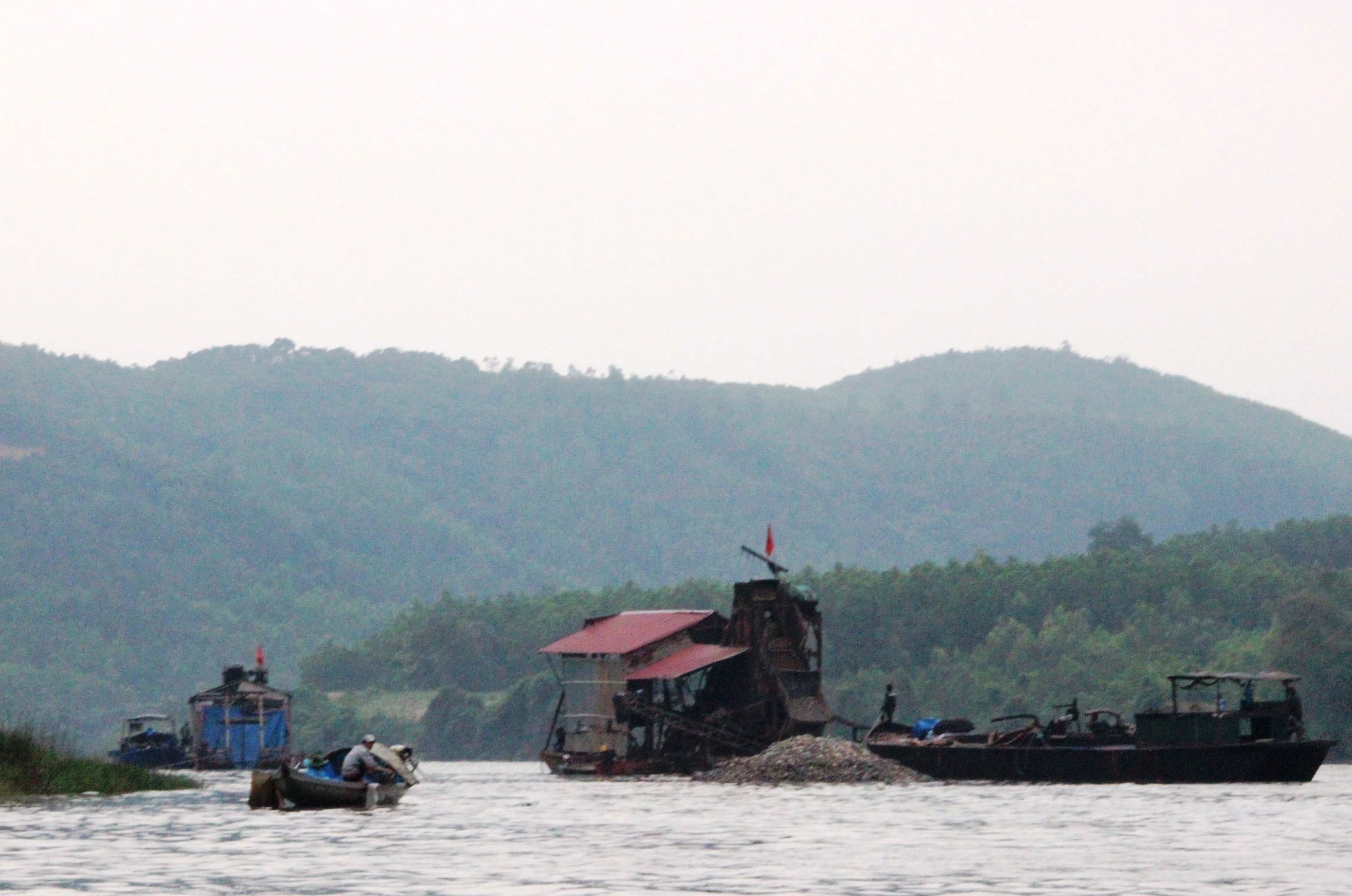 “Cát tặc” phá nát sông