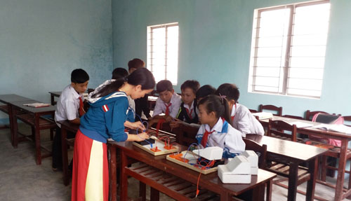 Học sinh nghỉ học… đi làm rẫy