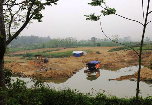 “Cát tặc” phá nát sông Âm