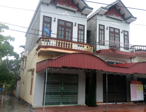 Ủy ban xã bán... nhà tình nghĩa