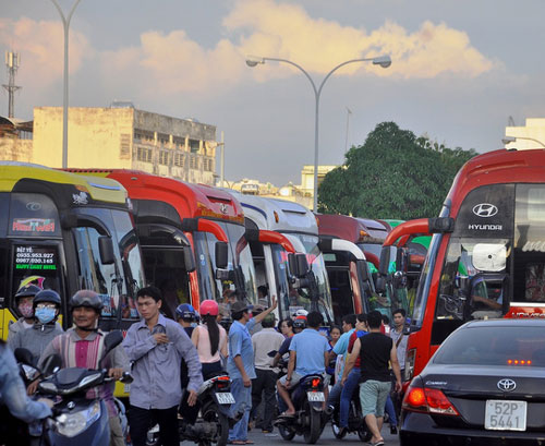 Tấp nập vui chơi dịp lễ