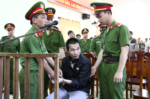 Hoãn phiên tòa xét xử kẻ giết 3 người rồi giấu xác