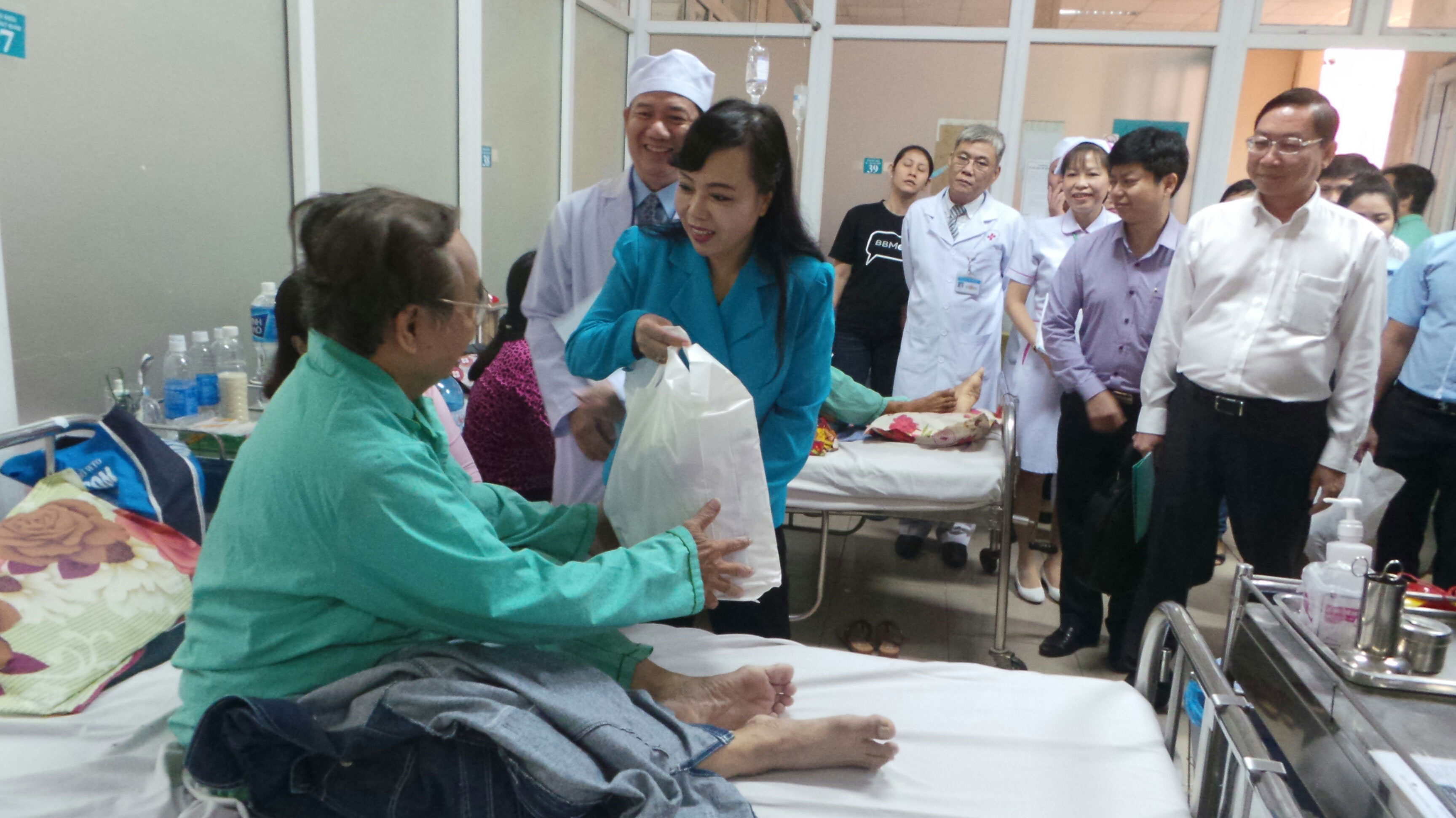 Bộ trưởng Y tế kiểm tra chống dịch Zika ở TP HCM