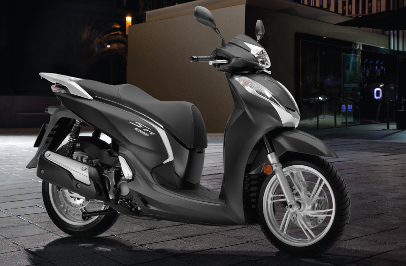 
SH300i ABS phi&ecirc;n bản m&agrave;u đen
