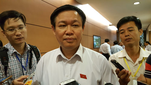 Không để lại nợ cho đời sau