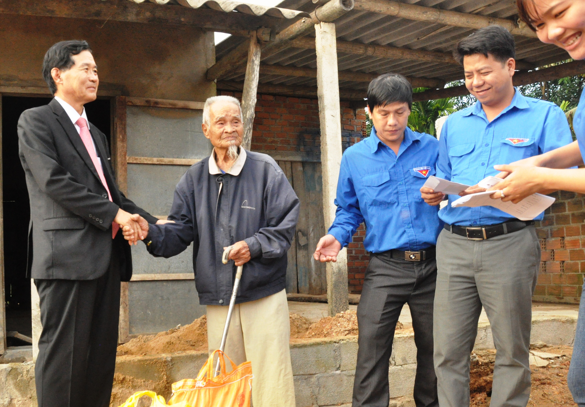 Xúc động những phần quà nghĩa tình