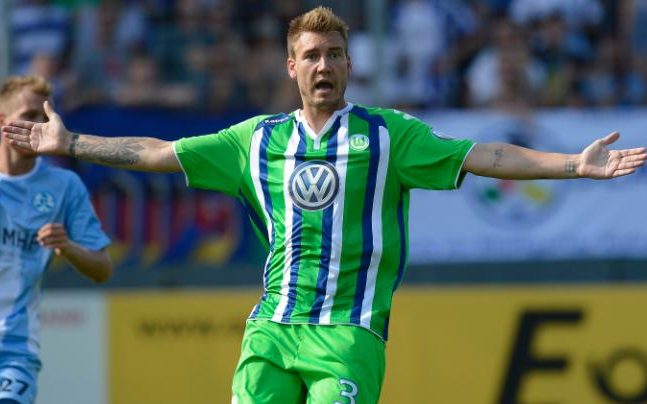 
Bedtner trong m&agrave;u &aacute;o Wolfsburg
