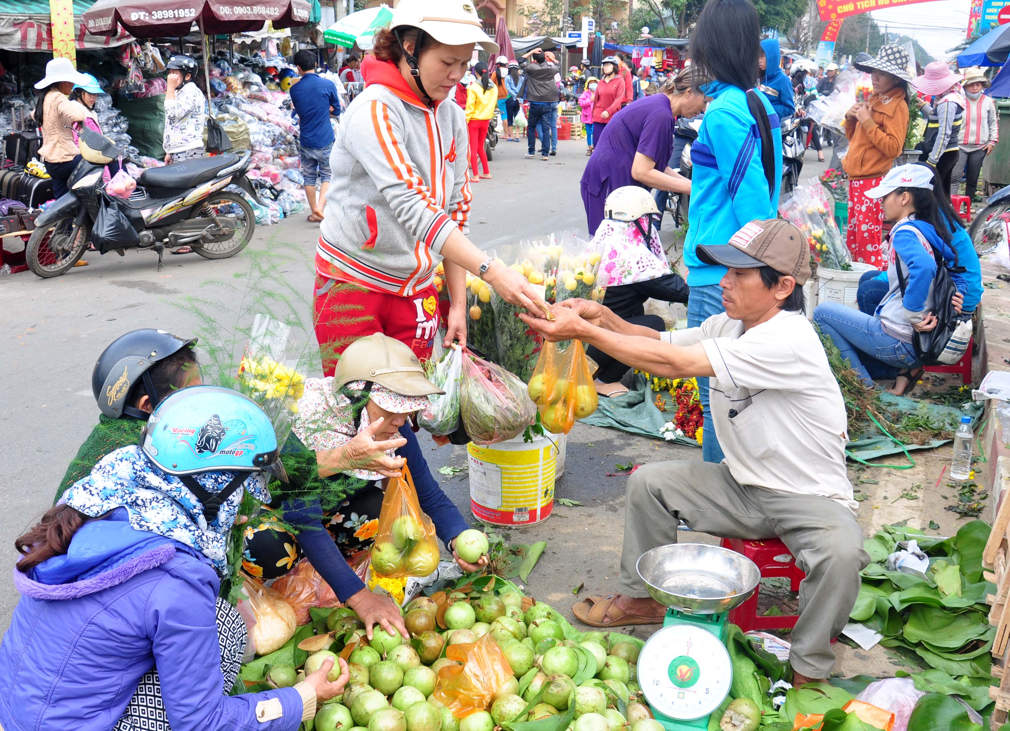 Chợ quê ngày giáp Tết