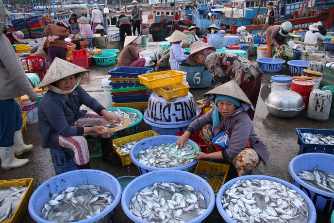 Nông ngư dân "lấy lộc" đầu Xuân