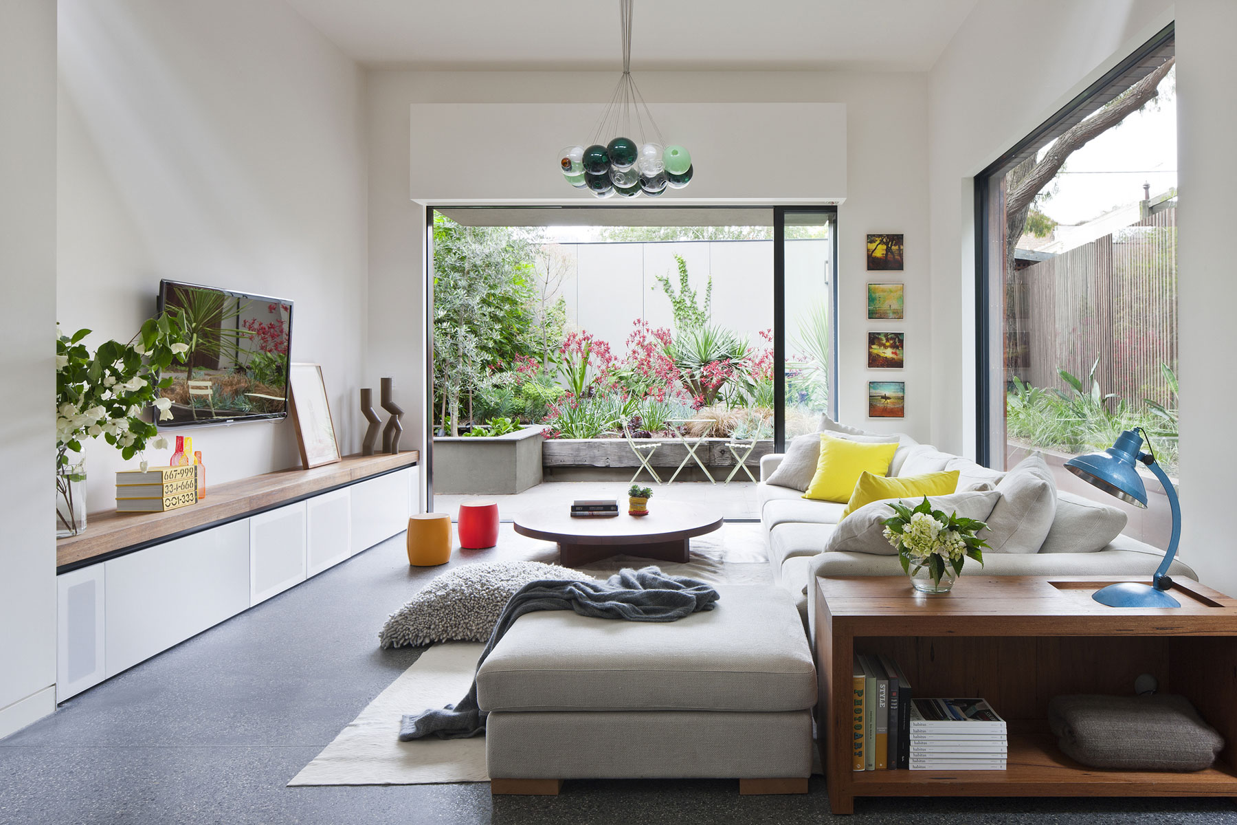 Ngất ngây với ngôi nhà rộng 350m² ở ngoại ô