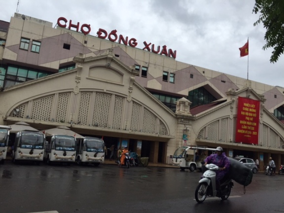 Cảnh vắng vẻ hiếm thấy của Hà Nội sau bão