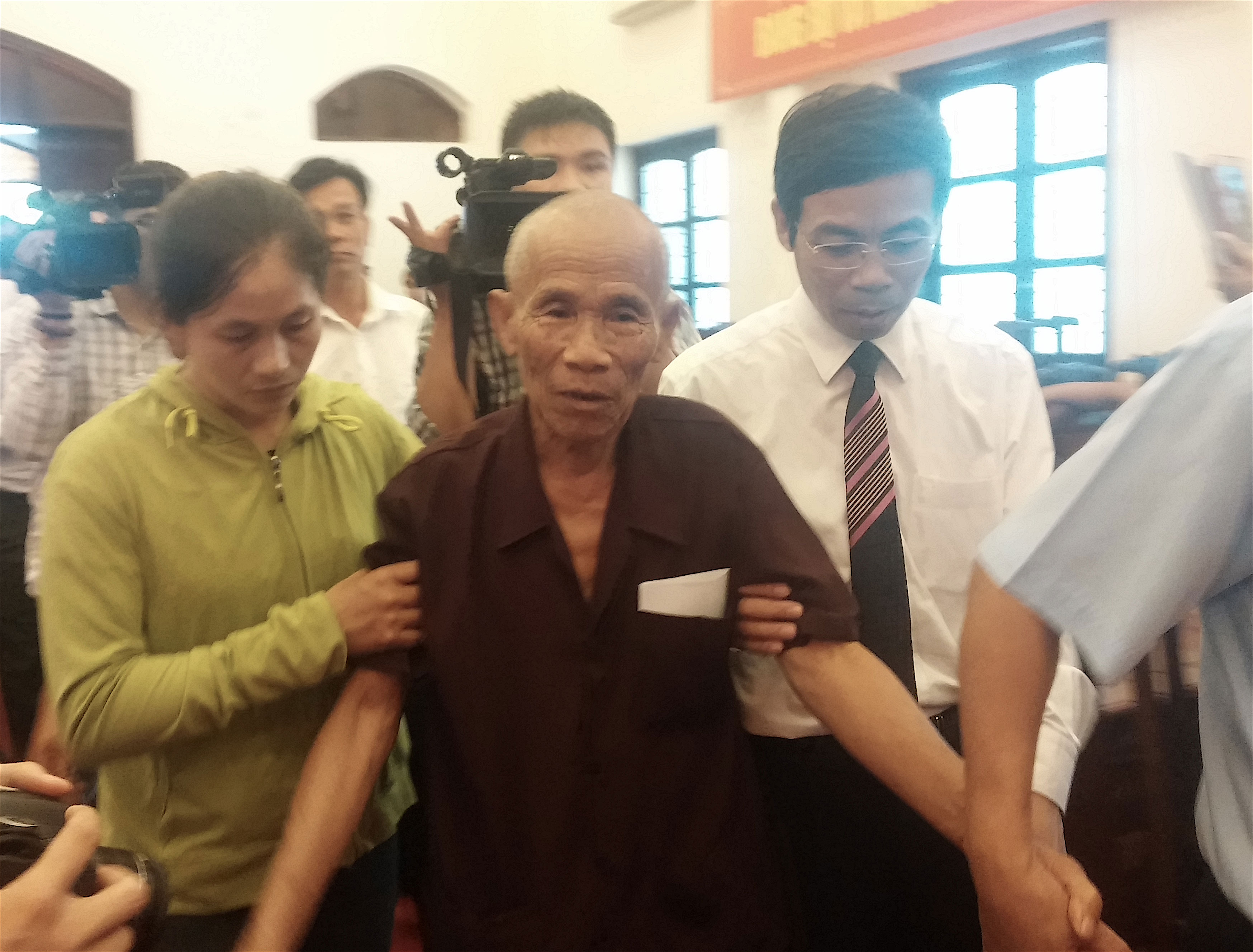 Xin lỗi tử tù chịu án oan hơn 40 năm