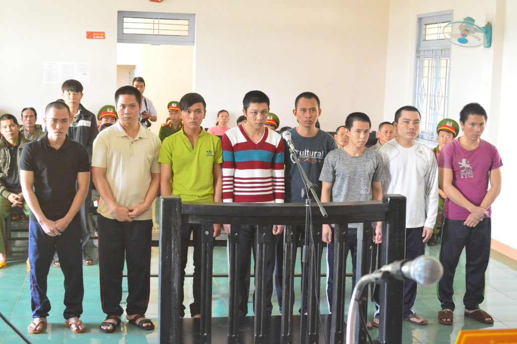 Xét xử nhóm bảo vệ đánh người đến thương tật
