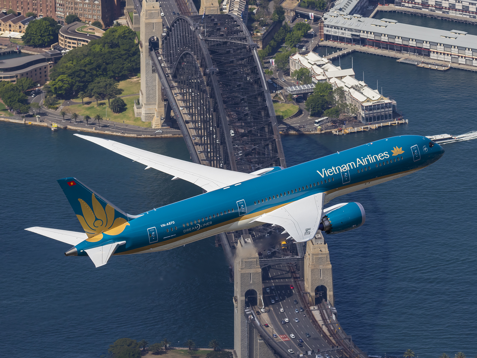 
M&aacute;y bay Boeing 787 tr&ecirc;n bầu trời &Uacute;c
