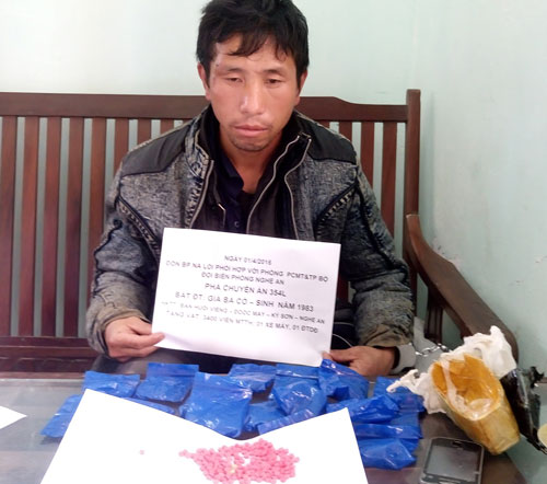 Một phó bí thư chi bộ bị bắt cùng 3.400 viên ma túy