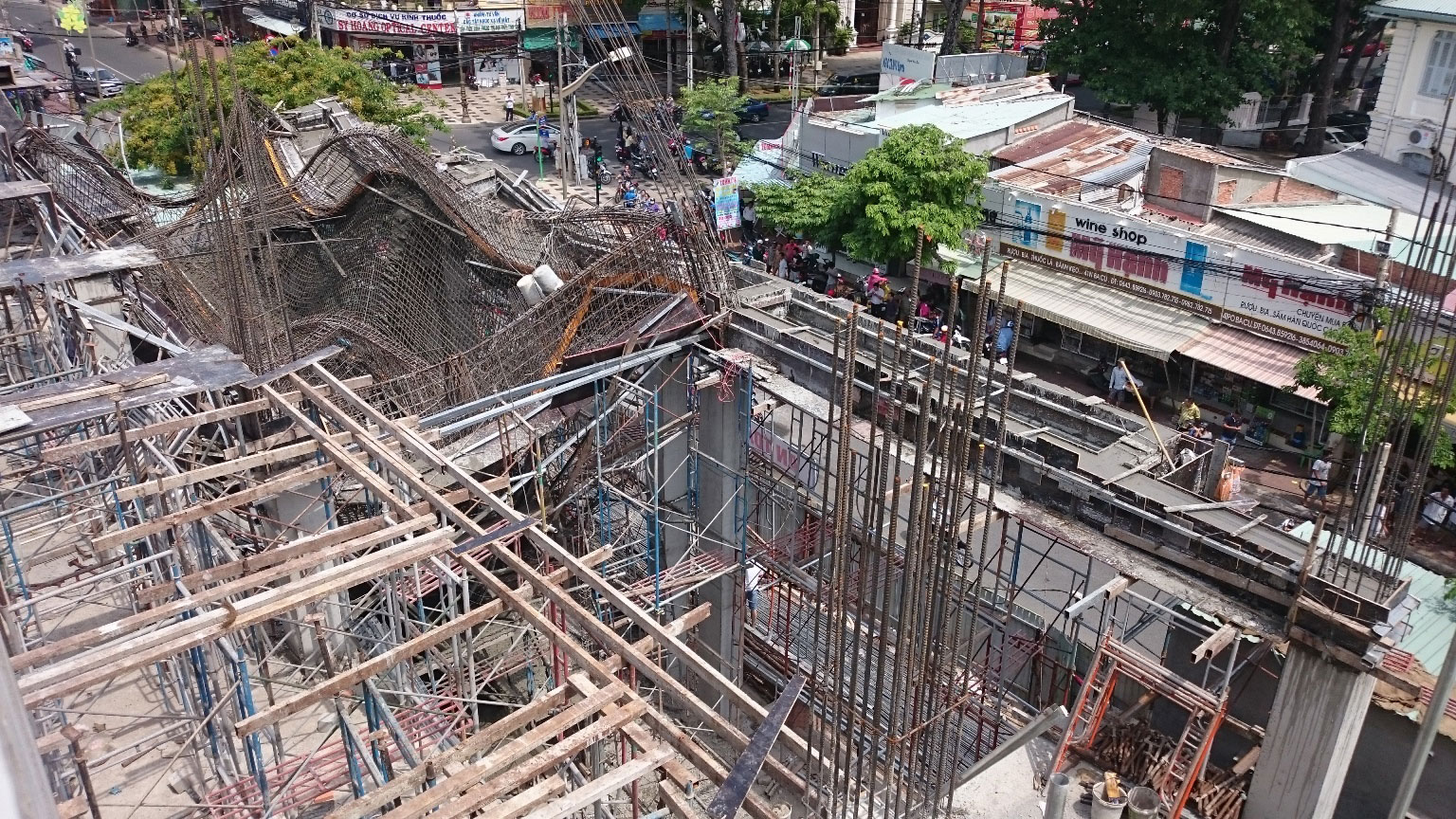 Sập giàn giáo, 2 phụ nữ tử vong