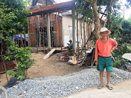 Nhận tiền chính sách, xây “dinh cơ”!
