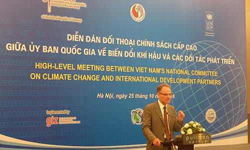 Gần 500 triệu USD hỗ trợ chống biến đổi khí hậu