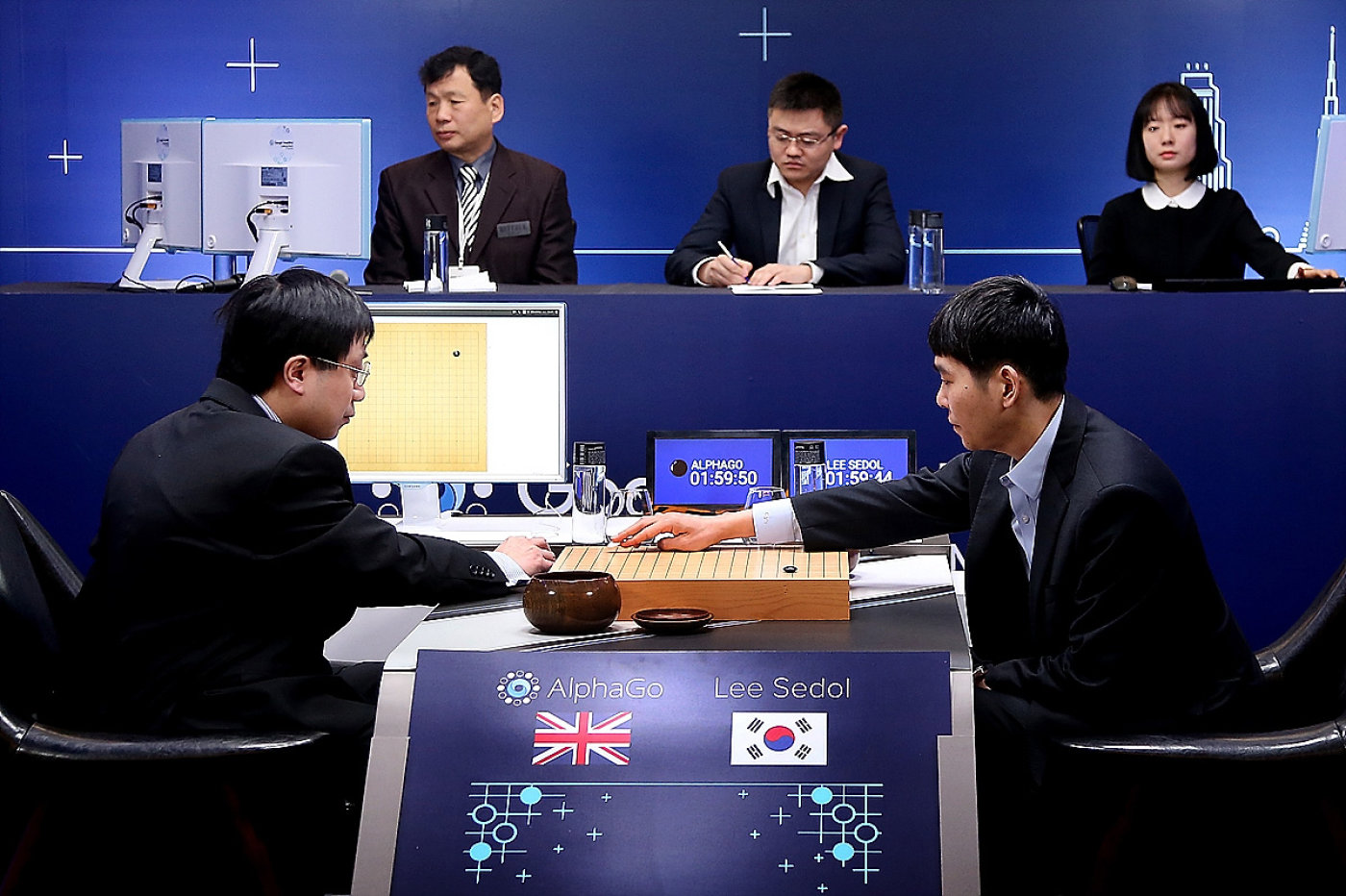 Google "nở mặt" với chiến thắng liên tiếp của AlphaGo