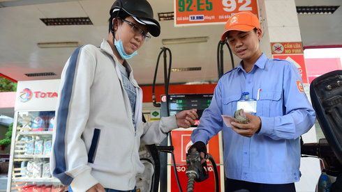 Xăng E5 phải rẻ hơn nữa người ta mới xài