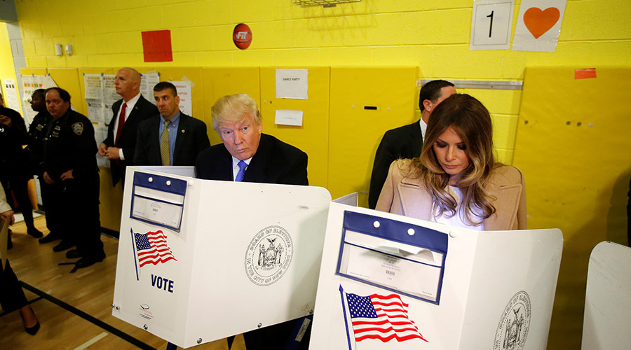 Bầu cử Mỹ: Bi hài chuyện nhà Trump đi bỏ phiếu