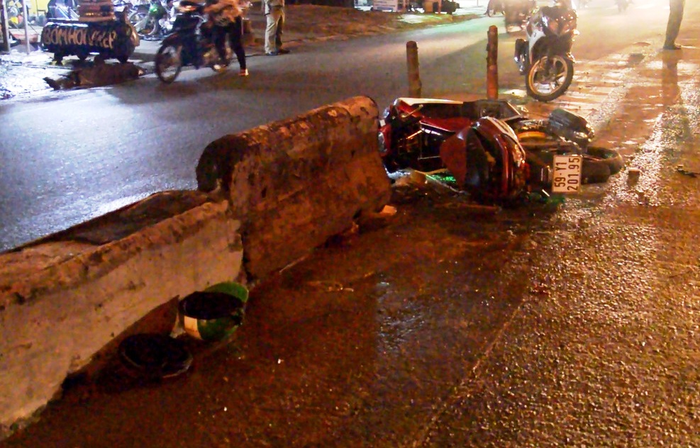 Đôi nam nữ thương vong sau vụ va chạm kép