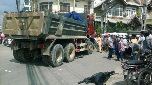 Xe ben đua giữa lòng Nha Trang