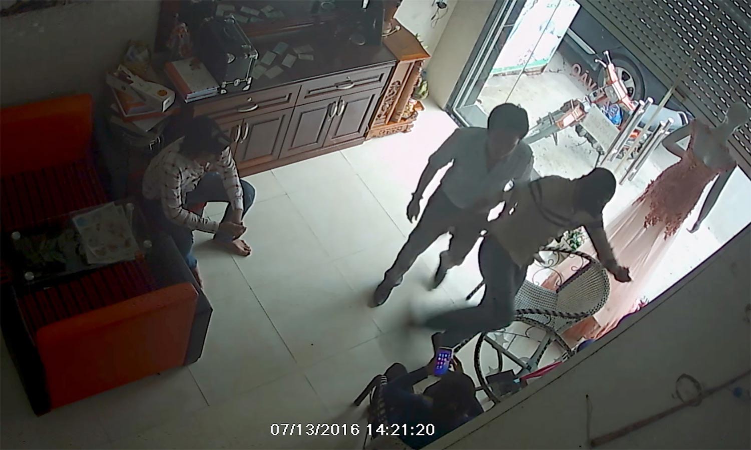 No đòn sau tố cáo