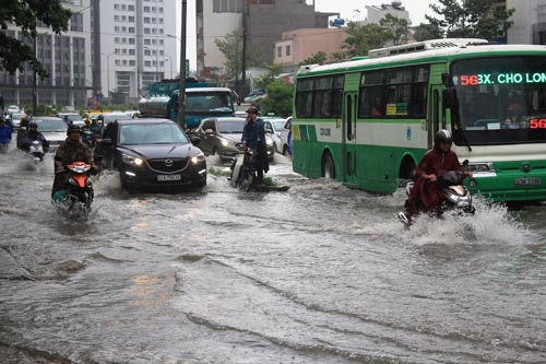 TP HCM đối mặt ngập kép