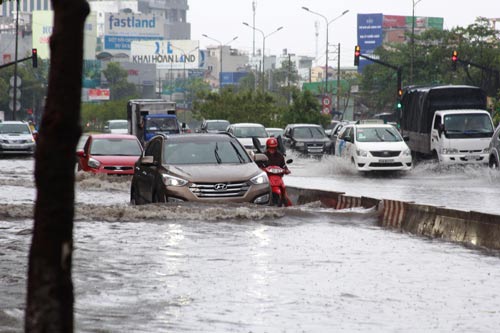 Điểm mặt 22 tuyến đường ở TP HCM mưa xuống là ngập