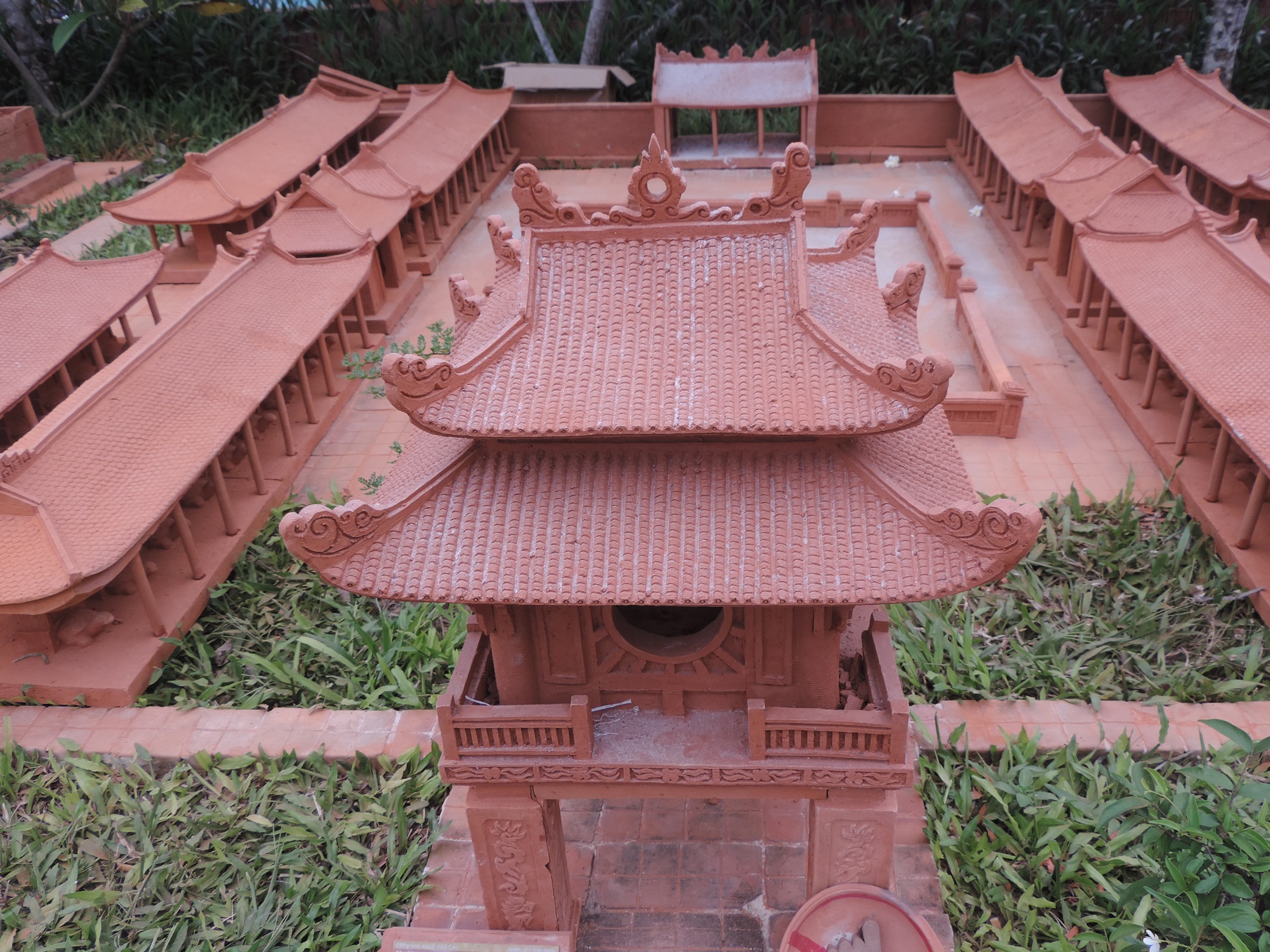 C&ocirc;ng tr&igrave;nh Quốc tử gi&aacute;m thu nhỏ