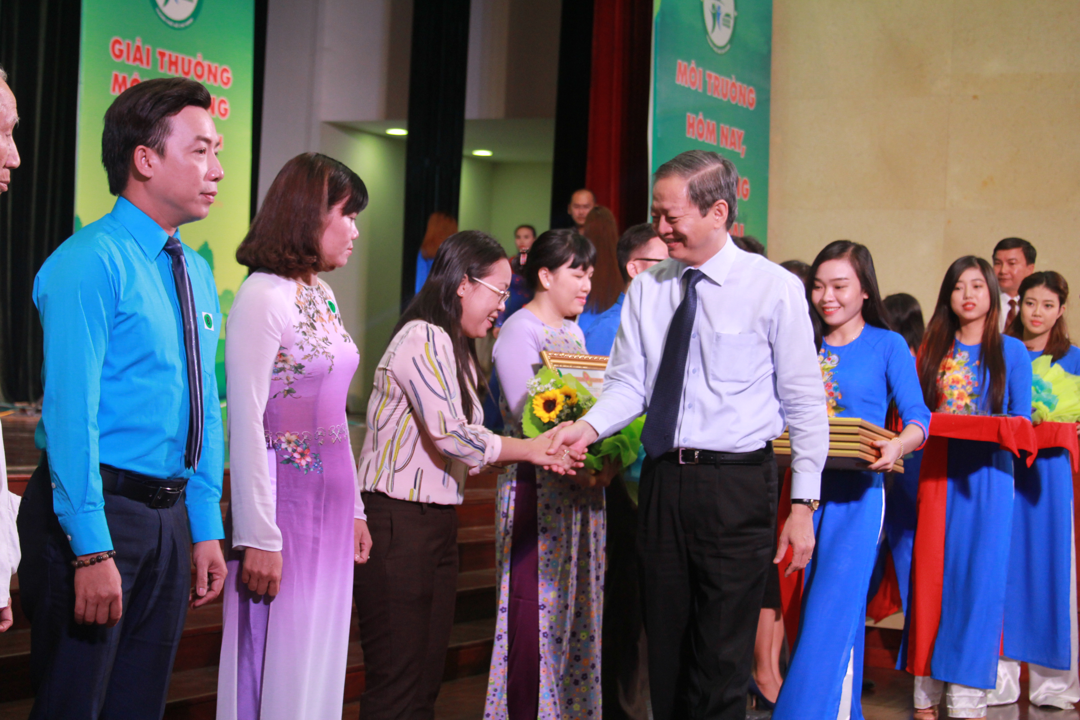 Tôn vinh hành động bảo vệ môi trường