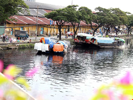 Đặt hàng kiến trúc sư bảo tồn nhà ven kênh
