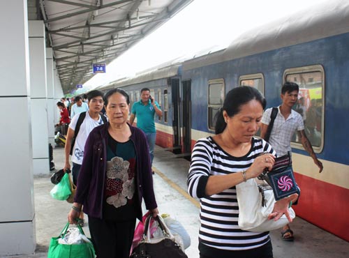 Mở chuyến tàu lửa ngoại ô từ ga Sài Gòn đến Dĩ An