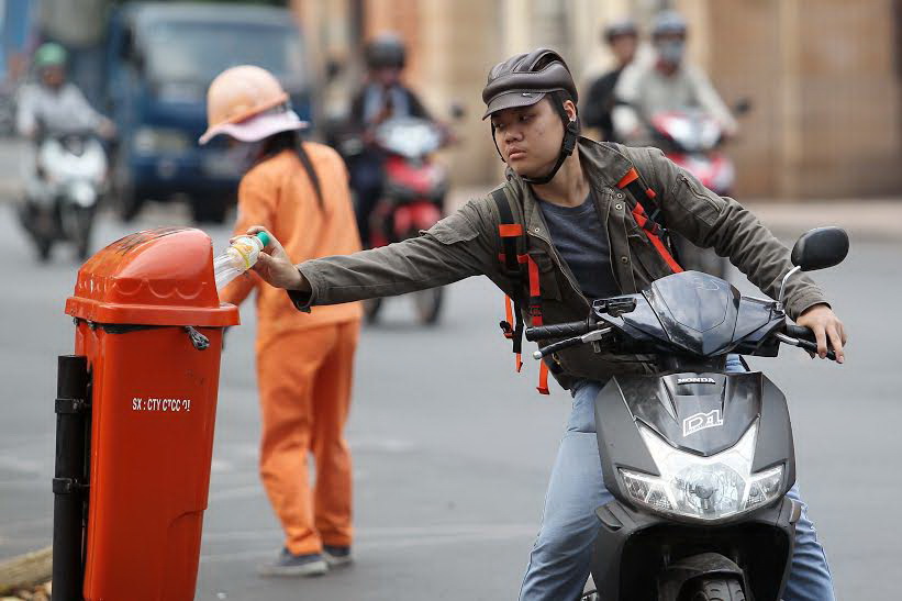 Xả rác, thói xấu bất trị: Có chế tài nhưng chẳng ai phạt!